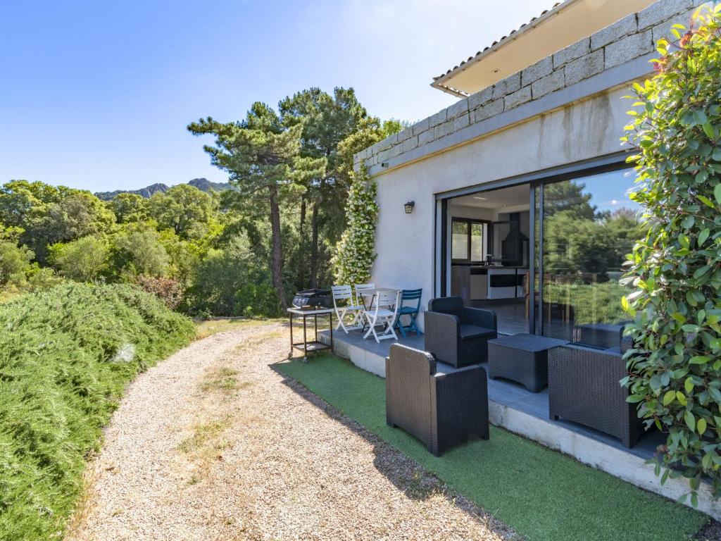 Une connexion Wi-Fi est disponible gratuitement. dans l'établissement Apartment Paoli by Interhome, à Porto-Vecchio