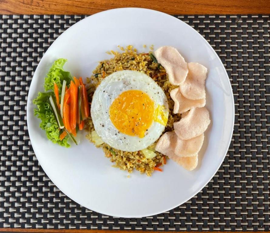 ゲストハウスの敷地内または近くでの食事または食べ物
