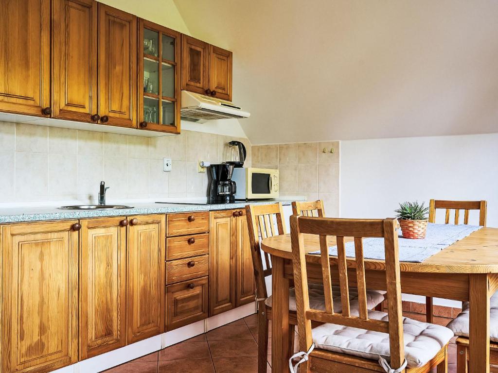 Kuchyň nebo kuchyňský kout v ubytování Apartment Alice II- by Interhome