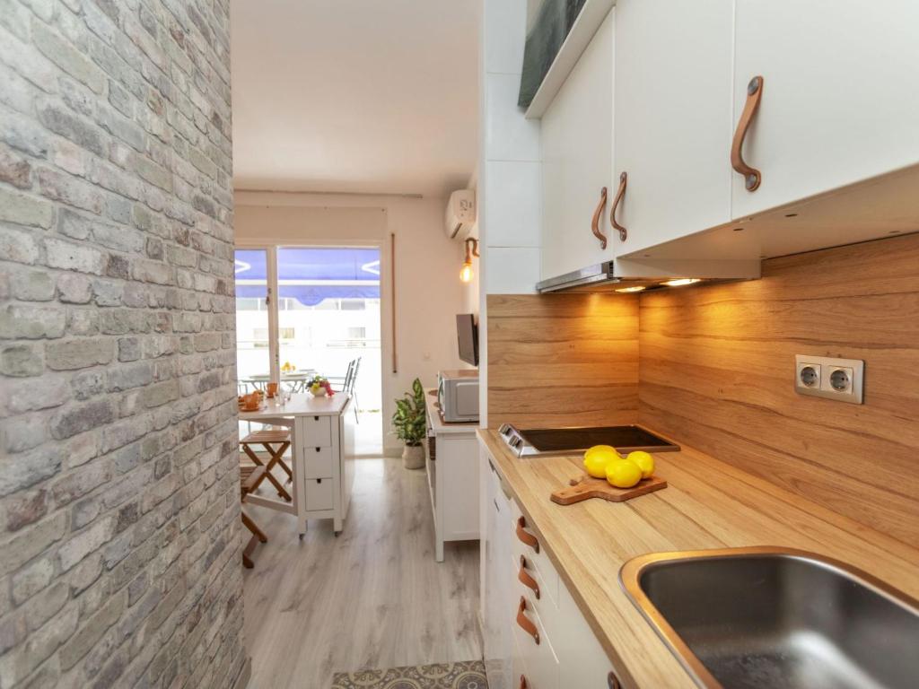 Kuchyň nebo kuchyňský kout v ubytování Studio Calafont by Interhome