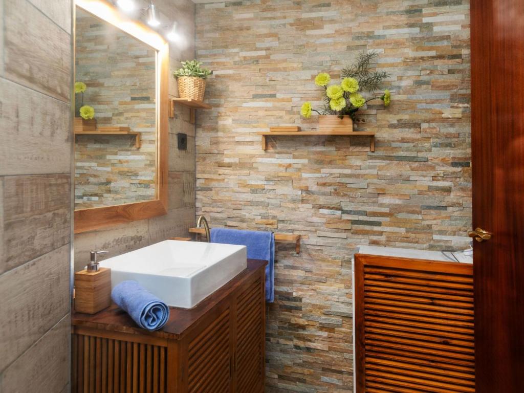 Koupelna v ubytování Studio Calafont by Interhome