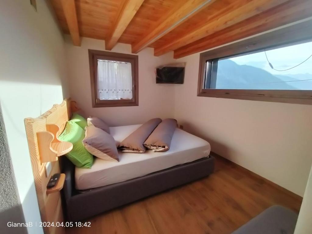 Postel nebo postele na pokoji v ubytování beb Aria di Montagna