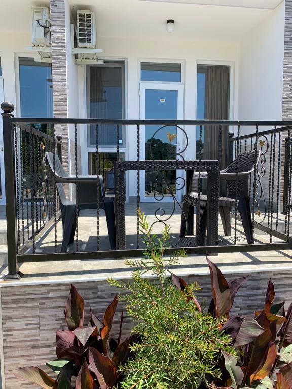 Balkón nebo terasa v ubytování KARD HOUSE