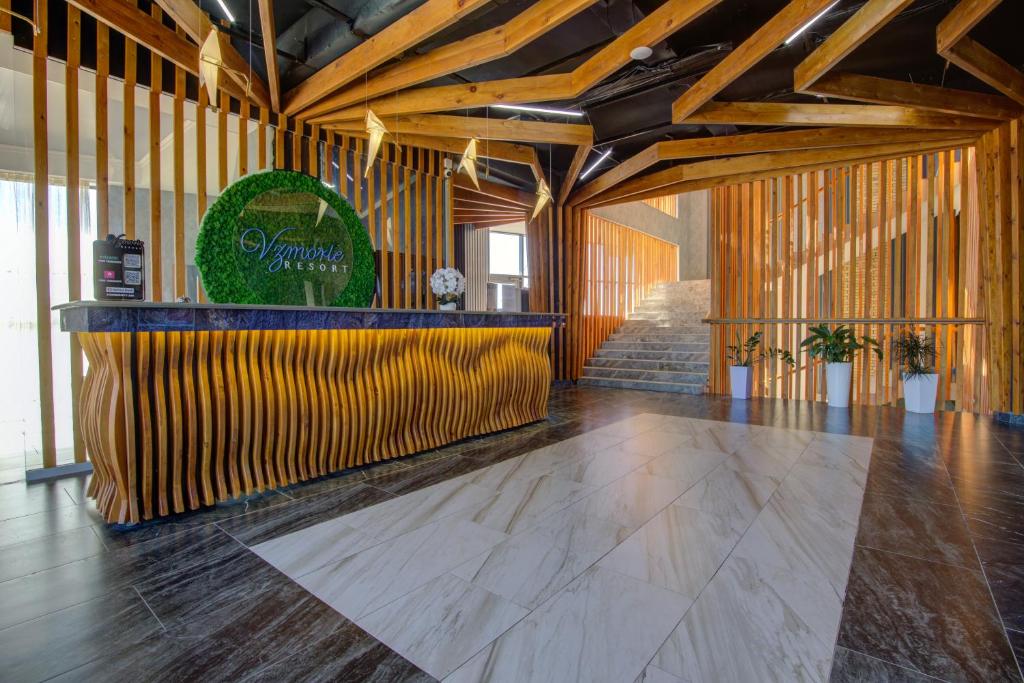 Ο χώρος του λόμπι ή της ρεσεψιόν στο Vzmorie Resort Hotel