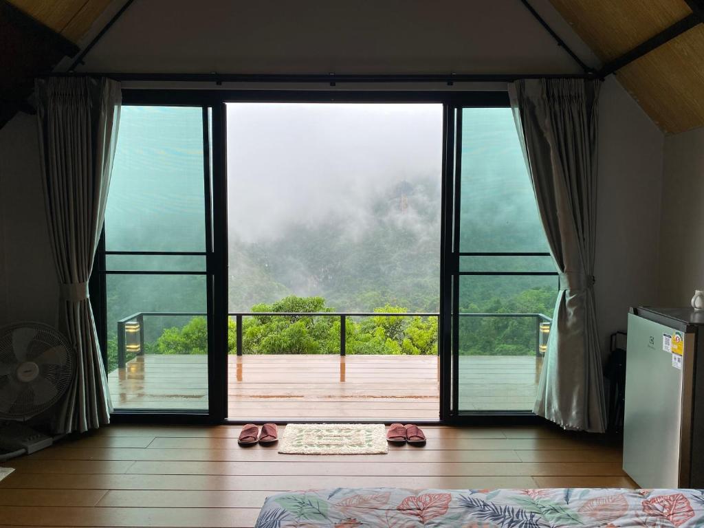 Nespecifikovaný výhled na hory nebo výhled na hory při pohledu z luxury tent