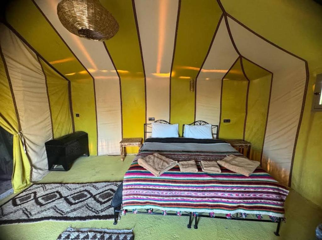 Katil atau katil-katil dalam bilik di Opulent Sahara Camp