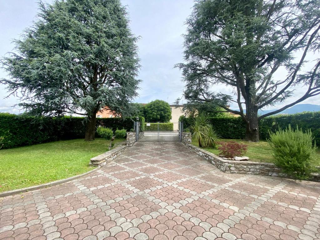 Vonkajšia záhrada v ubytovaní Villa Anna with pool and lift