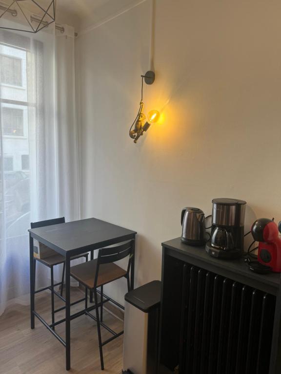 Coin salon dans l'établissement L'Experience Appartement & SPA Privé CHAMBERY