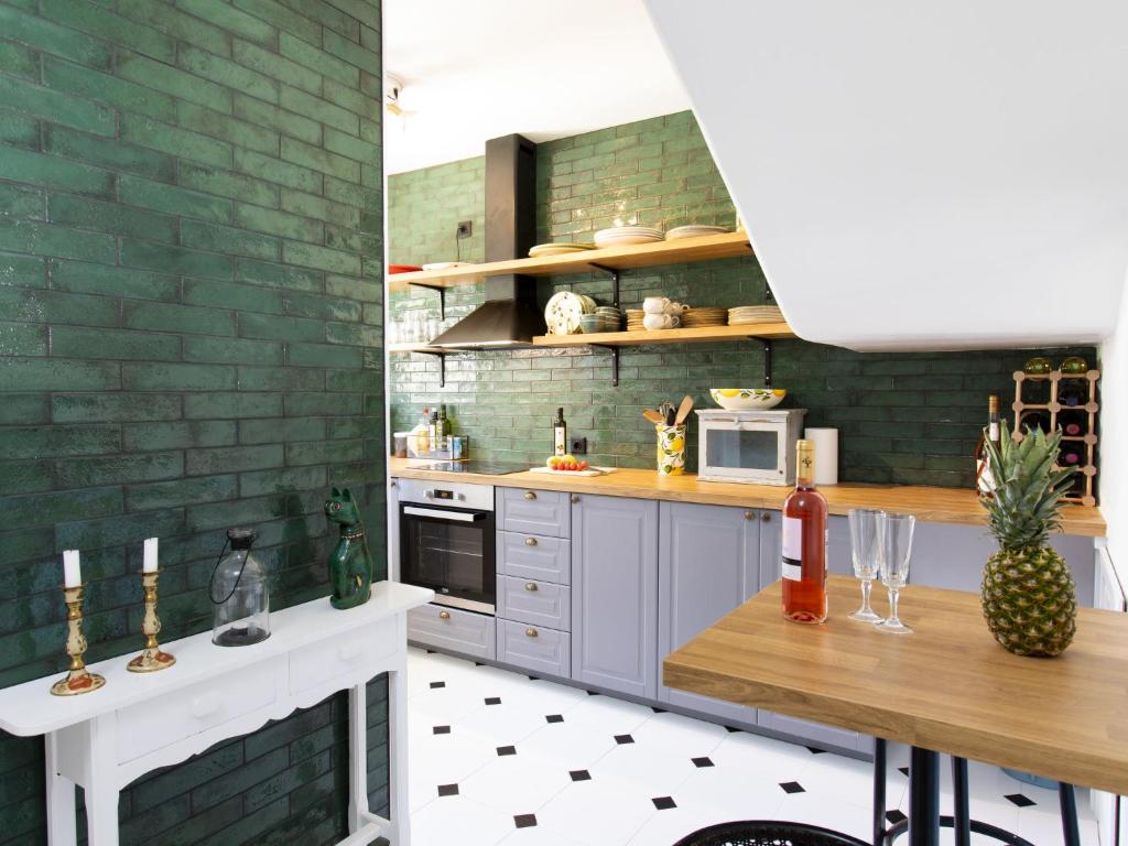 A kitchen or kitchenette at Holiday Home Jardines de Nerja by Interhome