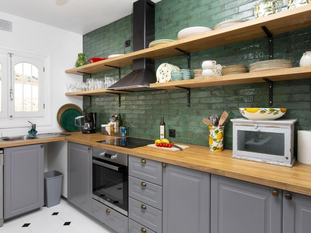 A kitchen or kitchenette at Holiday Home Jardines de Nerja by Interhome