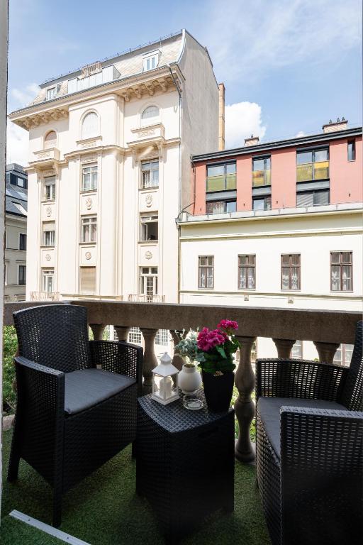Posezení v ubytování Király 35 Luxury Apartment with free parking