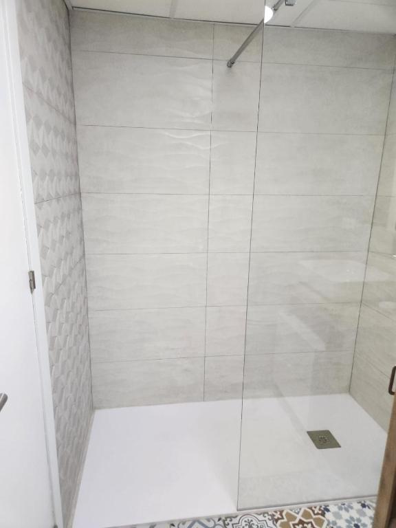 Kúpeľňa v ubytovaní ÁTICO DUPLEX ESPECTACULAR MARMOLADO con PISCINA PRIVADA!