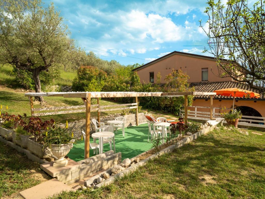 A garden outside Apartment Villa Elster-1 by Interhome