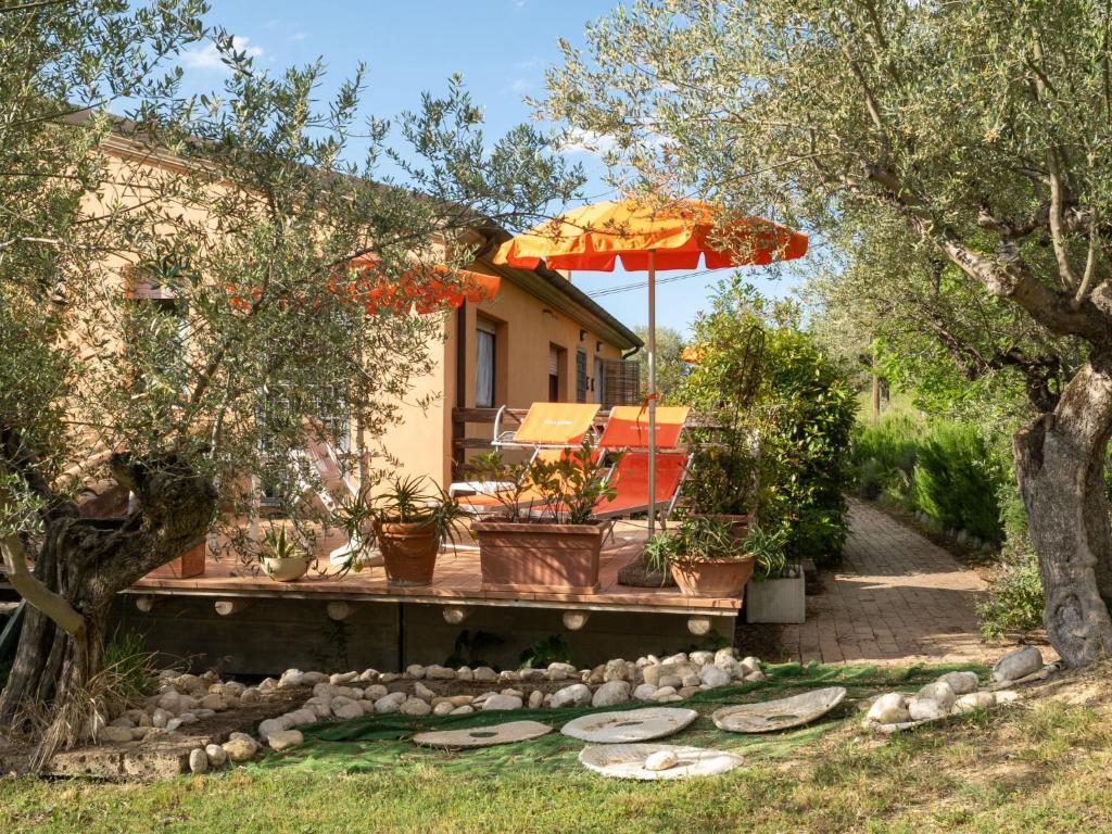 A garden outside Apartment Villa Elster-1 by Interhome