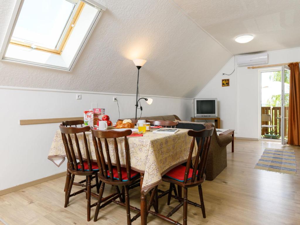 TV a/nebo společenská místnost v ubytování Apartment Kemping by Interhome