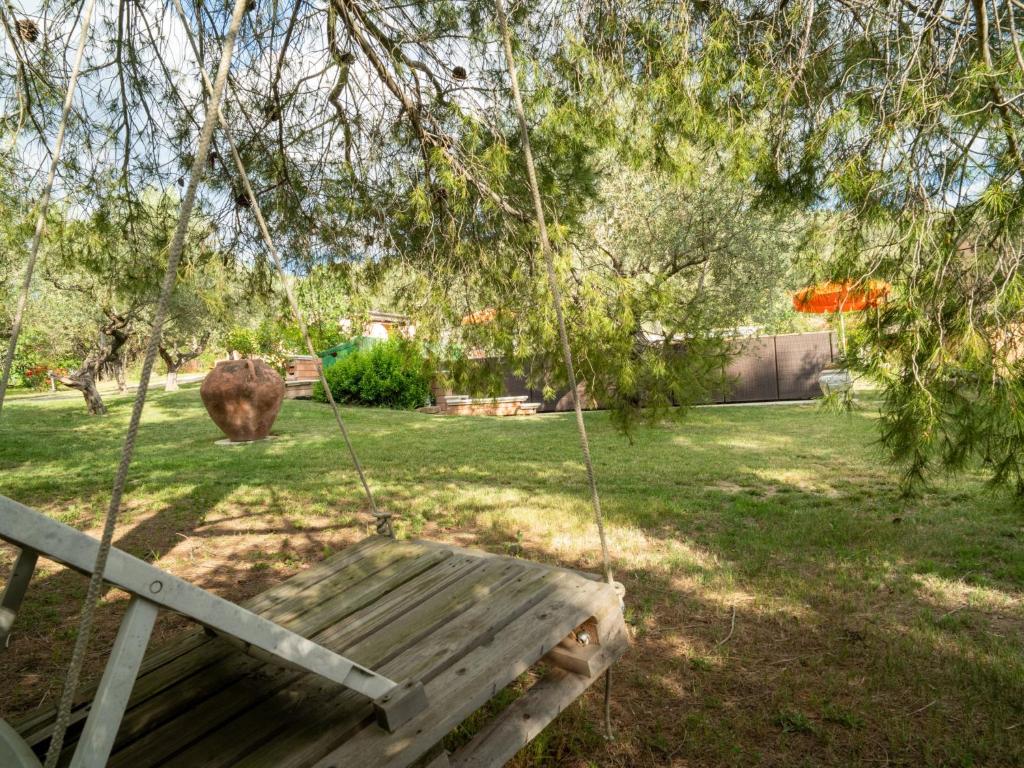 A garden outside Apartment Villa Elster-1 by Interhome