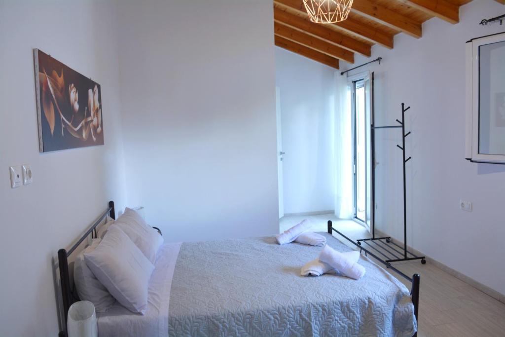 Postel nebo postele na pokoji v ubytování Tsaki seaview apartment