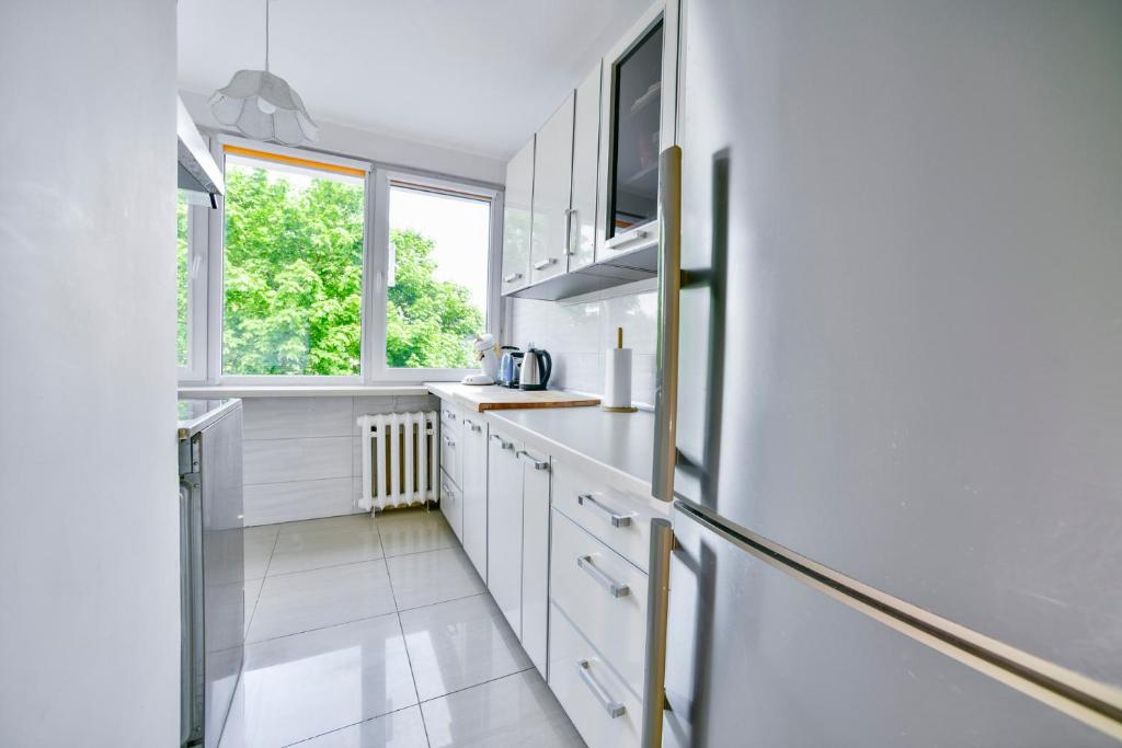 Kuchyňa alebo kuchynka v ubytovaní Apartament u Joli w Kolobrzegu Podczele - 2 sypialnie, 50m2, wifi i parking za darmo!