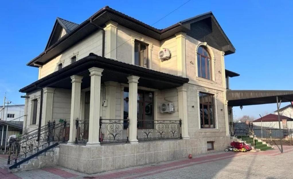 Budova, kde se vila nachází