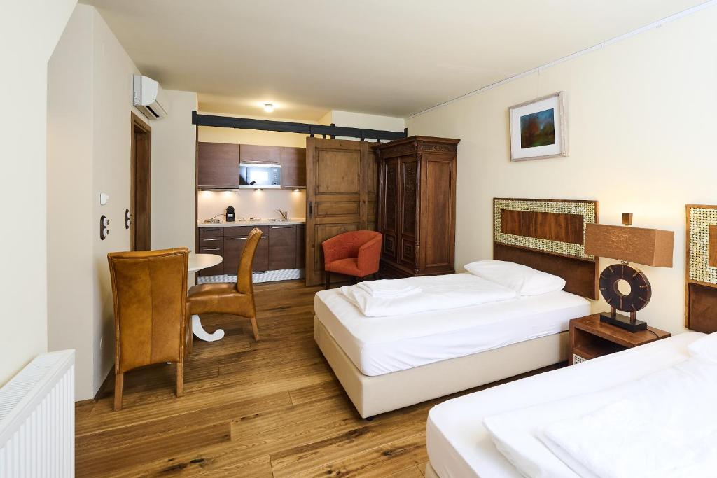 Art Apartments Sievering - Twin Room With Private Bathroom