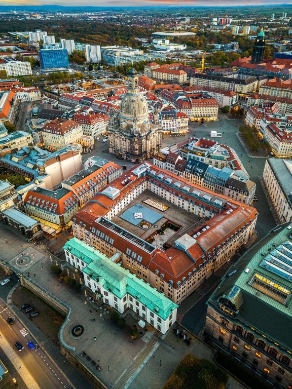 Hilton Dresden an der Frauenkirche - Resim 11