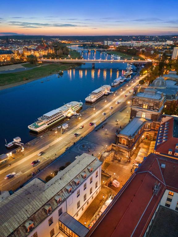 Hilton Dresden an der Frauenkirche - Resim 15