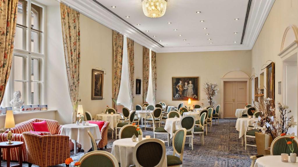 Posezení v ubytování Hilton Dresden an der Frauenkirche