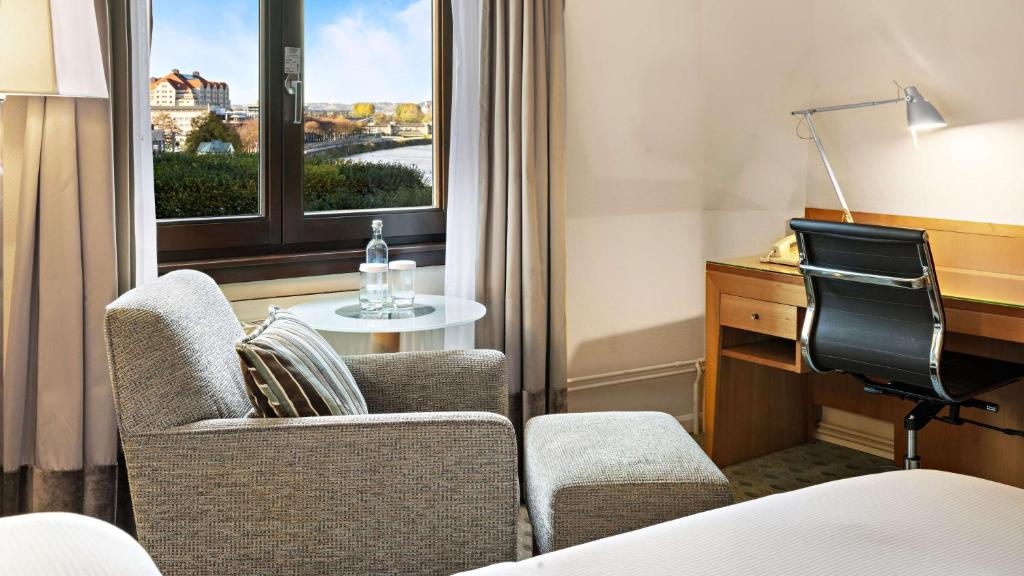 
Executive Queen Room
