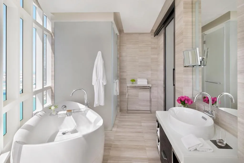 Manor Club Deluxe Suite - Skyline View
