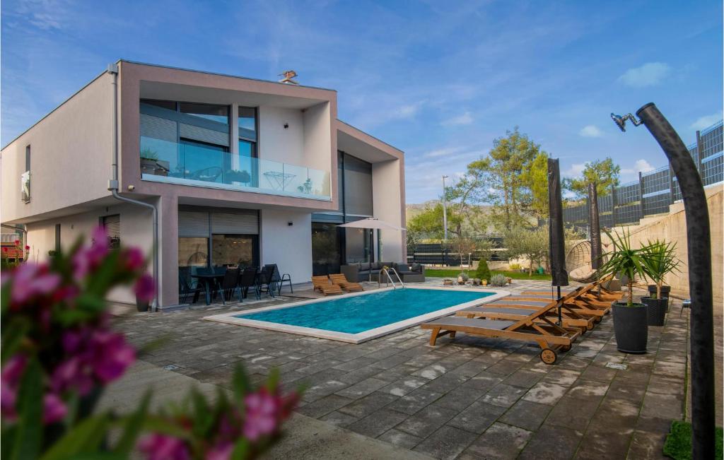 Gorgeous Home In Vrgorac With Wifi