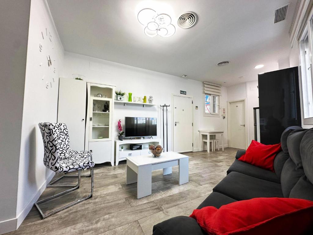 A8 - Family 2-Bedroom with Free Private Parking - 100 m from La Carihuela Beach
