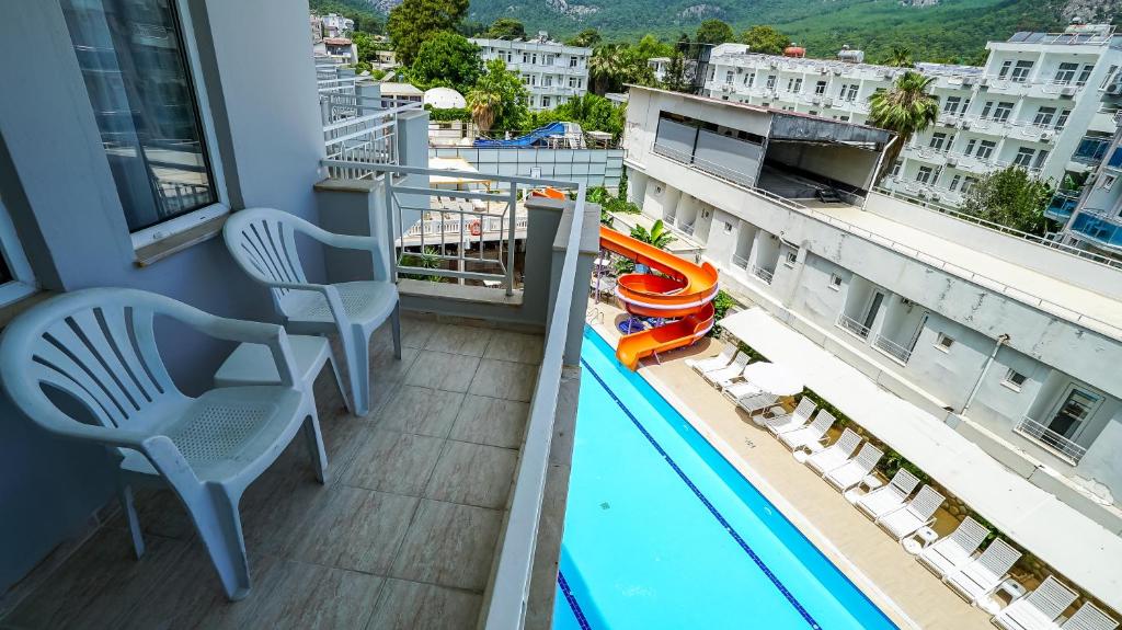 Bazén v ubytování Nex Royal Beach Hotel- All Inclusive nebo v jeho okolí