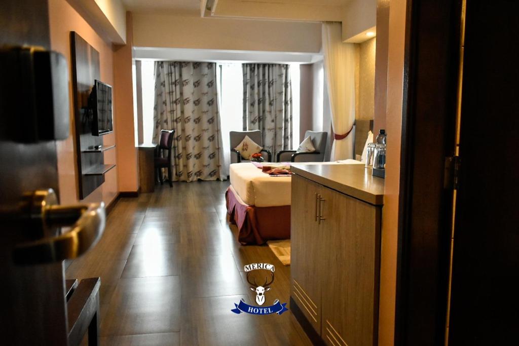 TV a/nebo společenská místnost v ubytování Merica Hotel