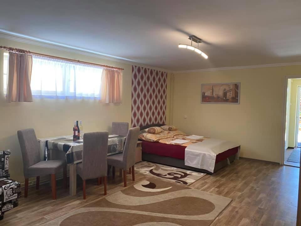 Postel nebo postele na pokoji v ubytování PICNIC Vendégház
