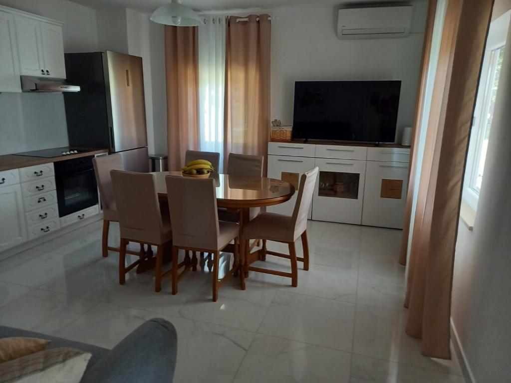 Kuchyň nebo kuchyňský kout v ubytování Holiday house Tunjarice
