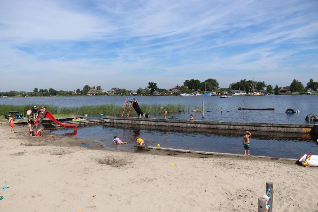 Ospiti di Camping Kleine Belterwijde, Pod, Tiny House aan het water