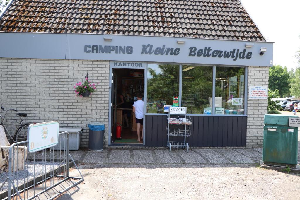 Foto dalla galleria di Camping Kleine Belterwijde, Pod, Tiny House aan het water a Belt-Schutsloot