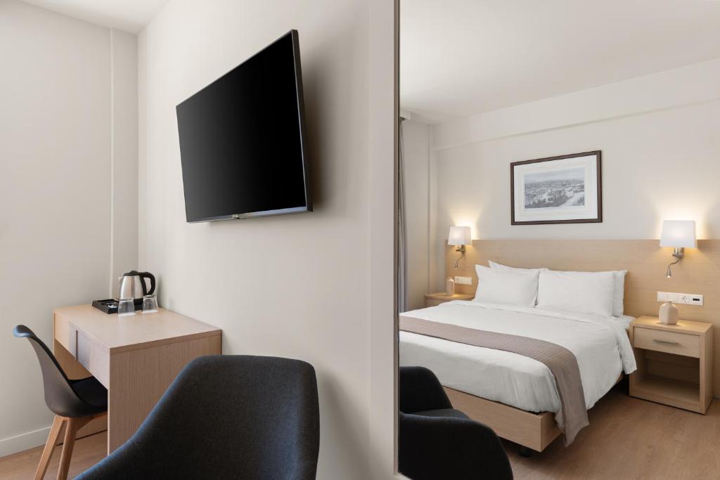 Gallery Central Piraeus Port - Resim 18