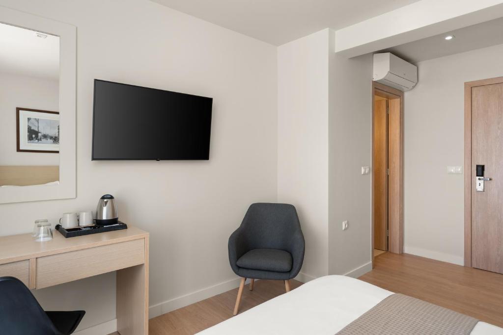 Gallery Central Piraeus Port - Resim 21