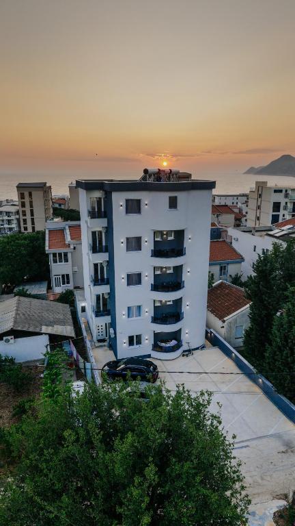 Budova, kde se aparthotel nachází