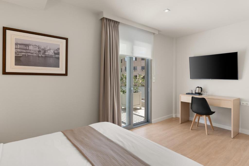 Gallery Central Piraeus Port - Resim 24