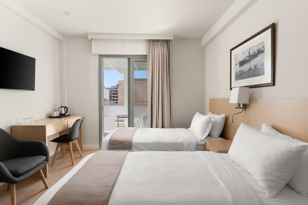 Gallery Central Piraeus Port - Resim 23