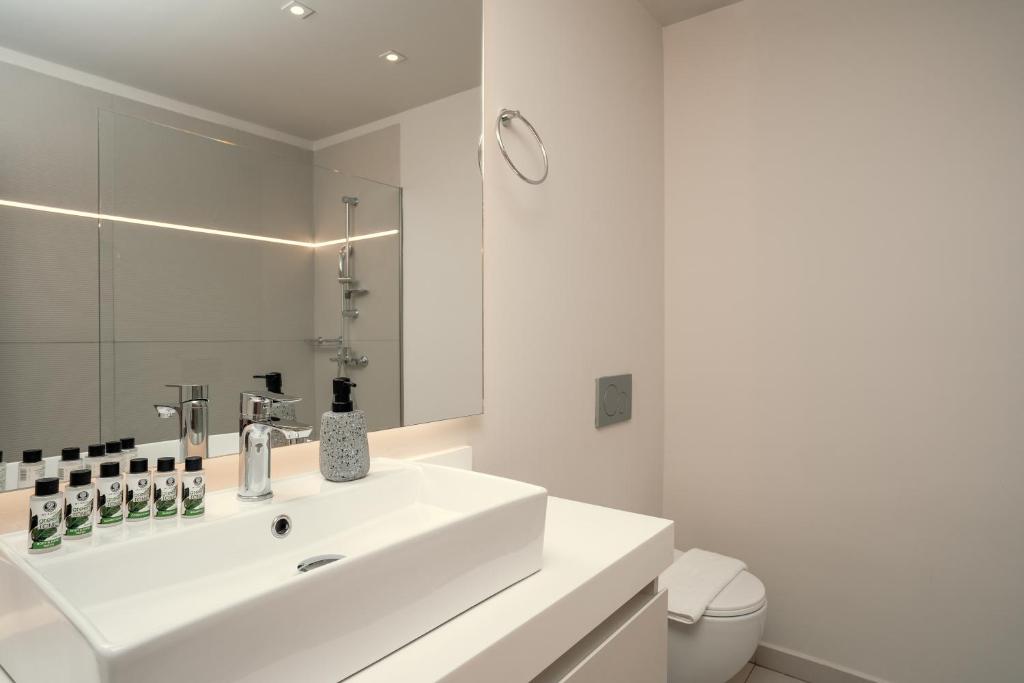 Gallery Central Piraeus Port - Resim 44