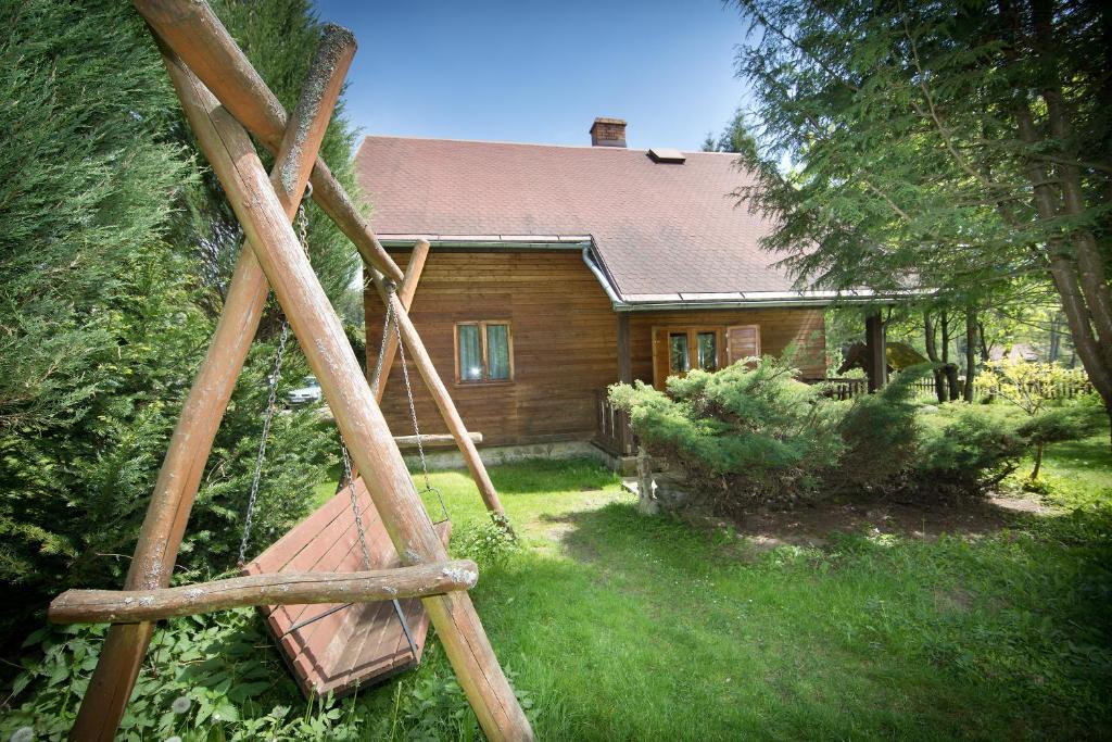 Vonkajšia záhrada v ubytovaní Chata za wsią