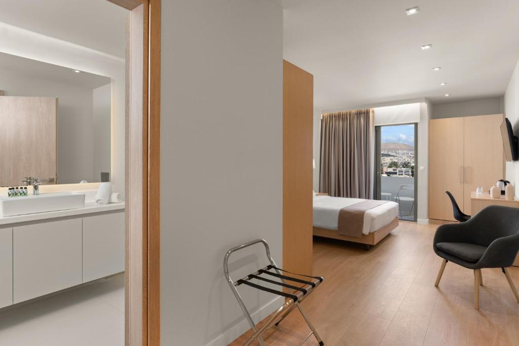 Gallery Central Piraeus Port - Resim 34