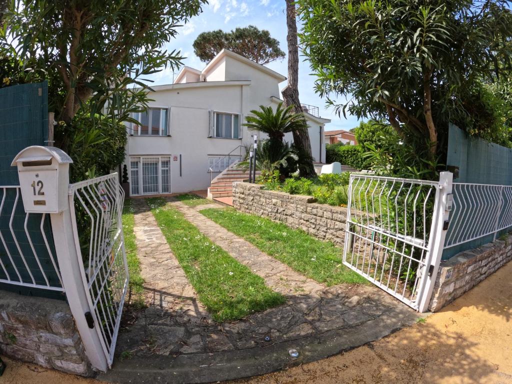 a white gate in front of a house at Casa Marchese in Tirrenia