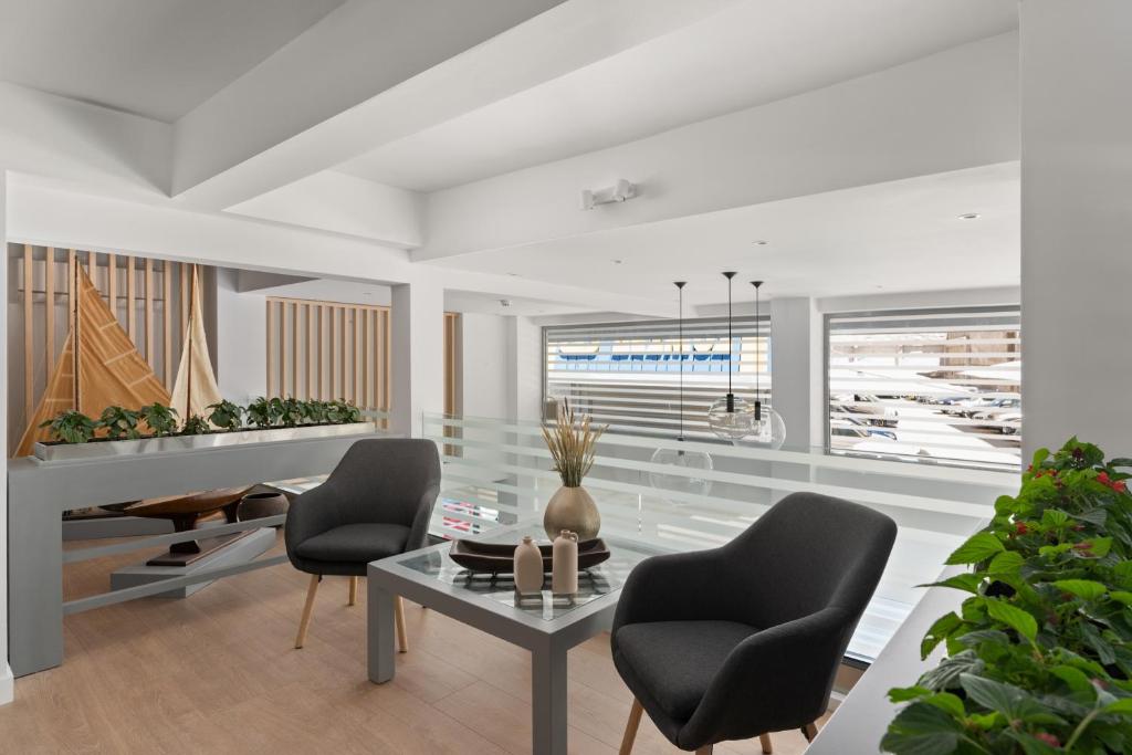 Gallery Central Piraeus Port - Resim 41