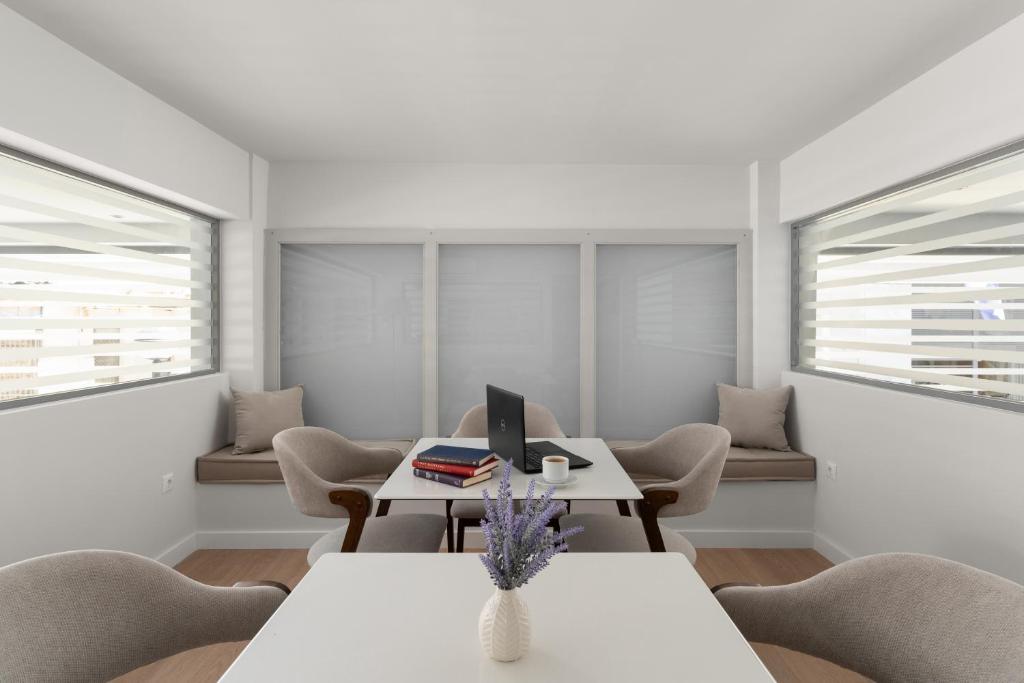 Gallery Central Piraeus Port - Resim 42