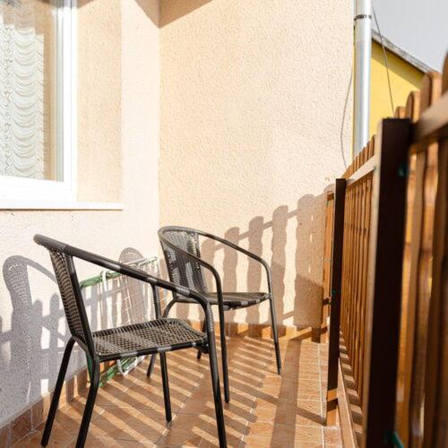 Balkón nebo terasa v ubytování PICNIC Vendégház
