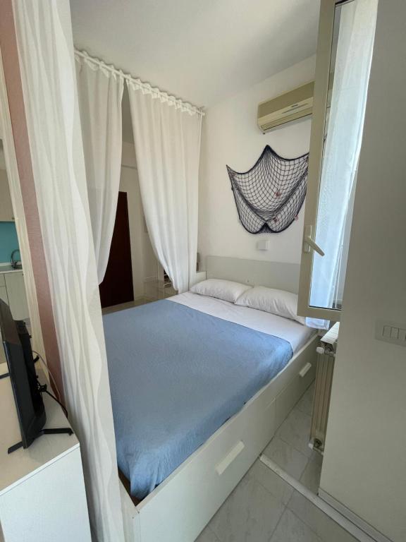 A bed or beds in a room at THE BEACH HOUSE